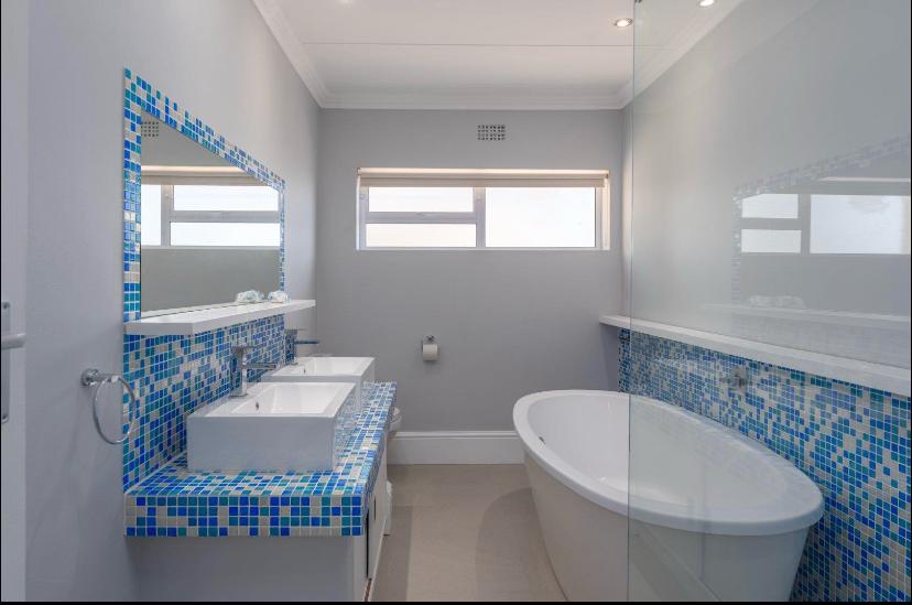 Bright & Spacious Family Home - Image 4